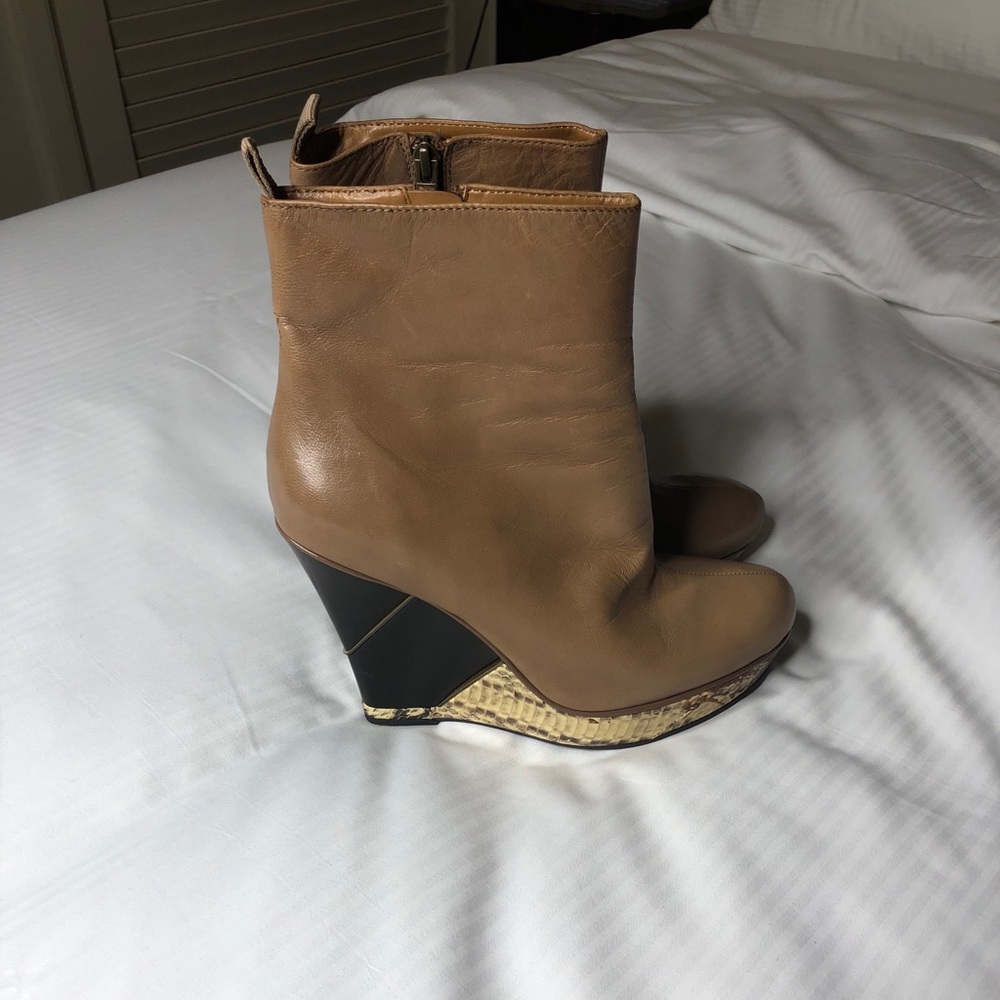 B Makowsky  71/2 like new boots.